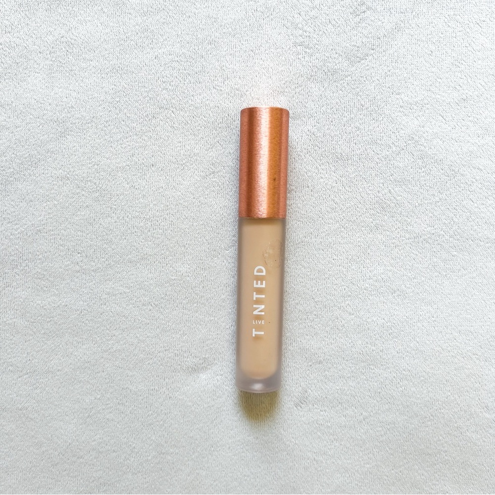 Live Tinted Hueskin Serum Concealer - shade 18 - Picture 1 of 2